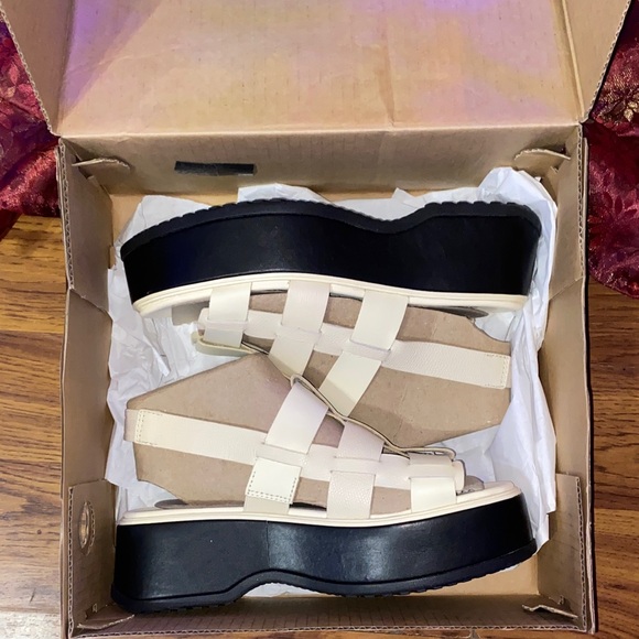 Elegant White Women's Sandals - Picture 9 of 11